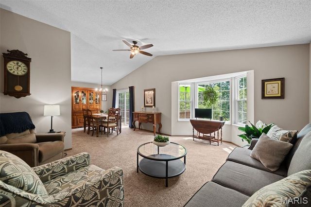 61 Crescent Hills Drive, St Peters, MO 63376