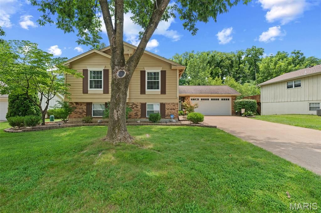61 Crescent Hills Drive, St Peters, MO 63376