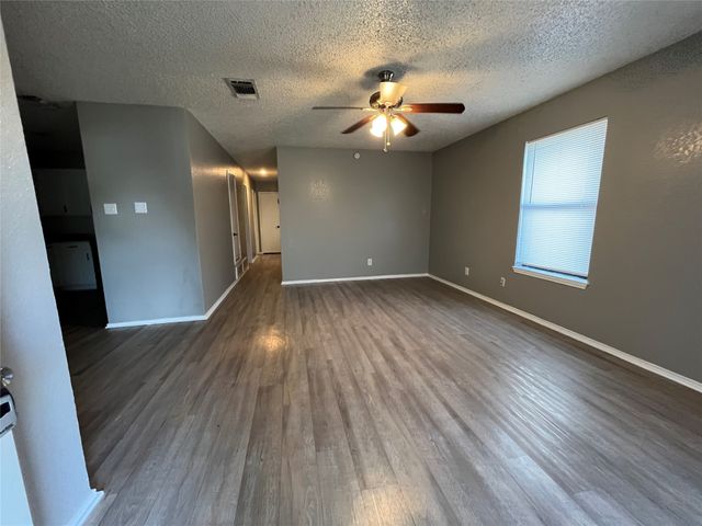 312 Briar Circle W, Crowley, TX 76036