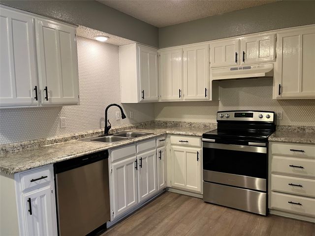 312 Briar Circle W, Crowley, TX 76036