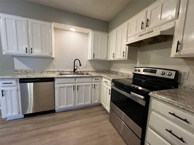 312 Briar Circle W, Crowley, TX 76036