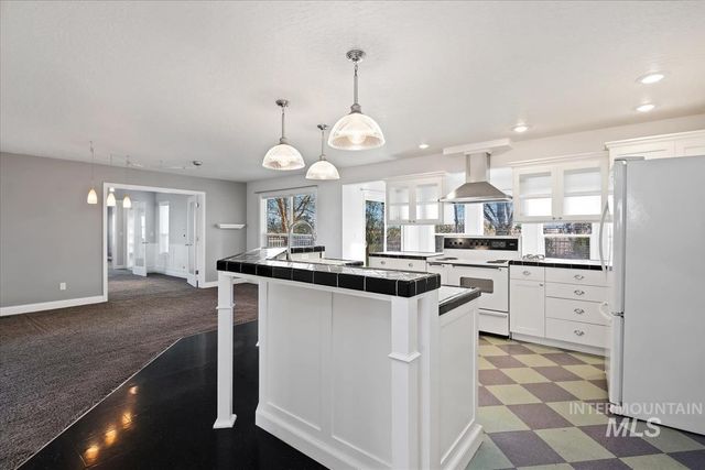 6129 Ustick Rd, Nampa, ID 83687