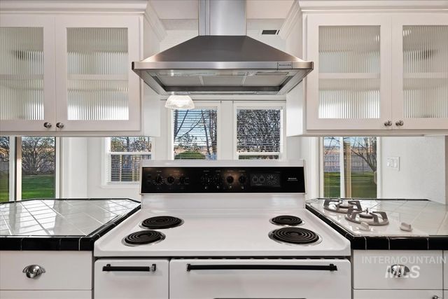 6129 Ustick Rd, Nampa, ID 83687