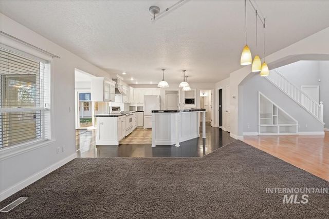 6129 Ustick Rd, Nampa, ID 83687