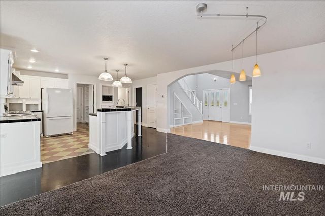 6129 Ustick Rd, Nampa, ID 83687