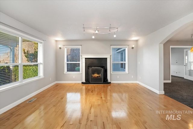 6129 Ustick Rd, Nampa, ID 83687