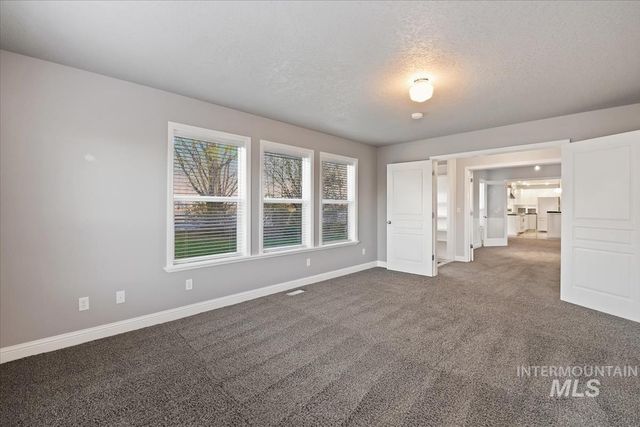 6129 Ustick Rd, Nampa, ID 83687