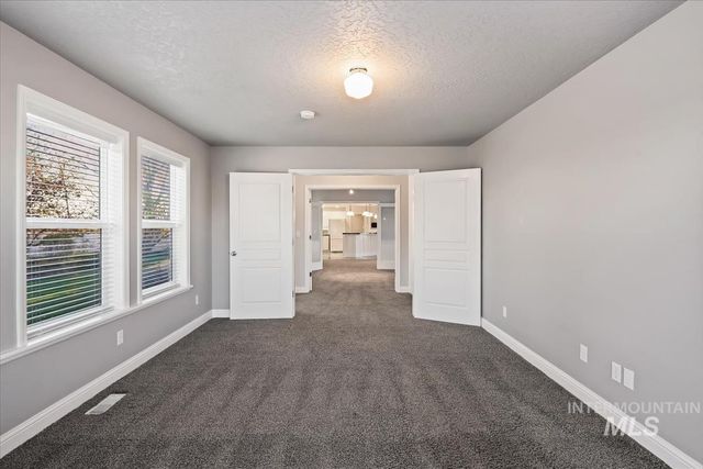 6129 Ustick Rd, Nampa, ID 83687