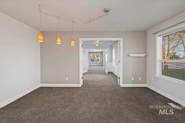 6129 Ustick Rd, Nampa, ID 83687