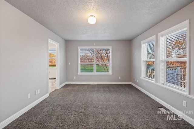 6129 Ustick Rd, Nampa, ID 83687