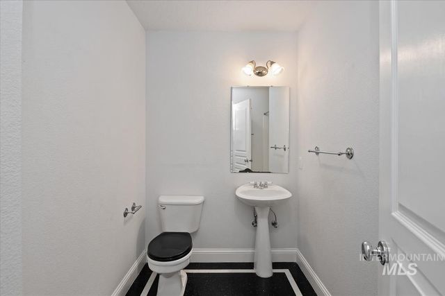 6129 Ustick Rd, Nampa, ID 83687