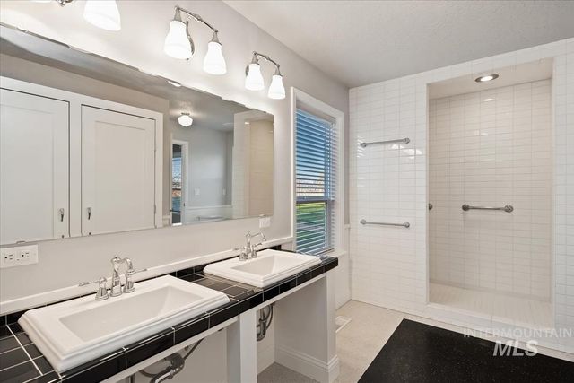 6129 Ustick Rd, Nampa, ID 83687