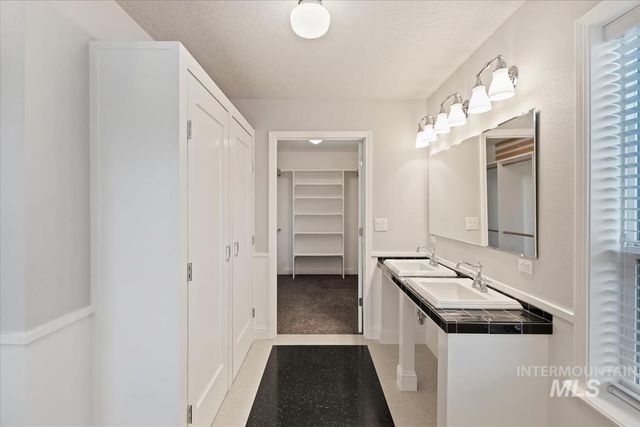 6129 Ustick Rd, Nampa, ID 83687