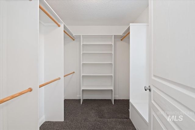 6129 Ustick Rd, Nampa, ID 83687