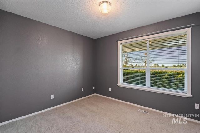 6129 Ustick Rd, Nampa, ID 83687