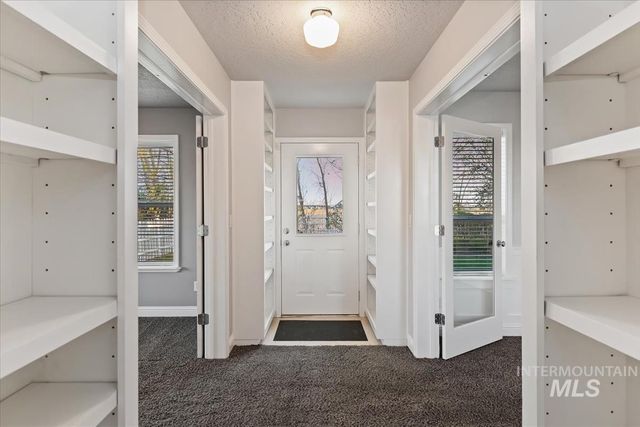 6129 Ustick Rd, Nampa, ID 83687