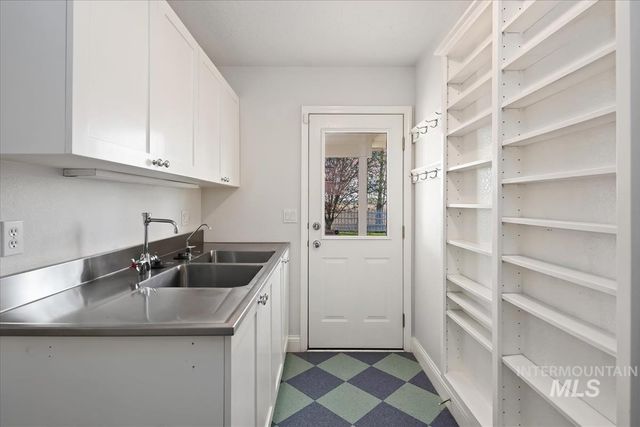 6129 Ustick Rd, Nampa, ID 83687