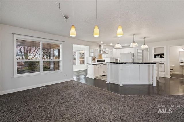 6129 Ustick Rd, Nampa, ID 83687