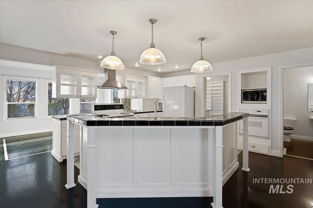 6129 Ustick Rd, Nampa, ID 83687