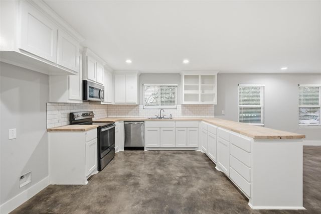 607 E Day Street, Denison, TX 75021