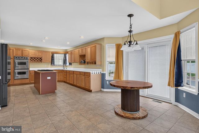 883 BRIDGETON RD, Fawn Grove, PA 17321