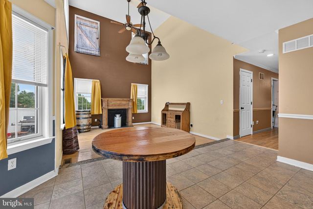 883 BRIDGETON RD, Fawn Grove, PA 17321