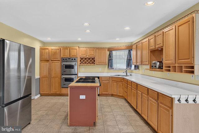 883 BRIDGETON RD, Fawn Grove, PA 17321