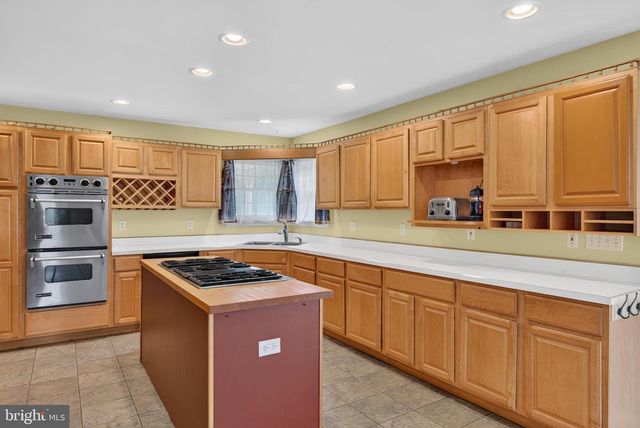 883 BRIDGETON RD, Fawn Grove, PA 17321