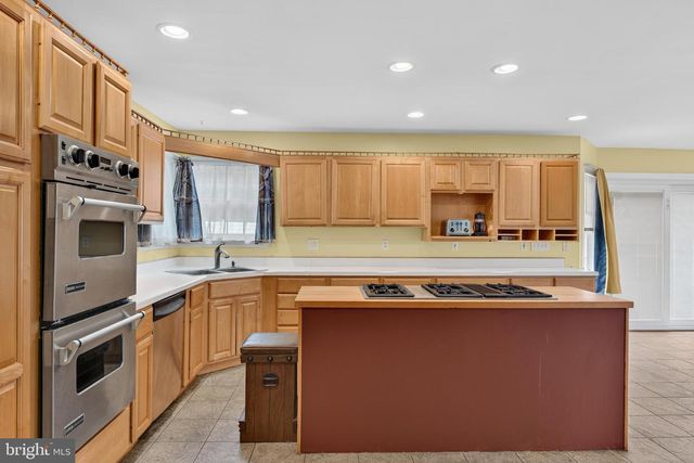 883 BRIDGETON RD, Fawn Grove, PA 17321