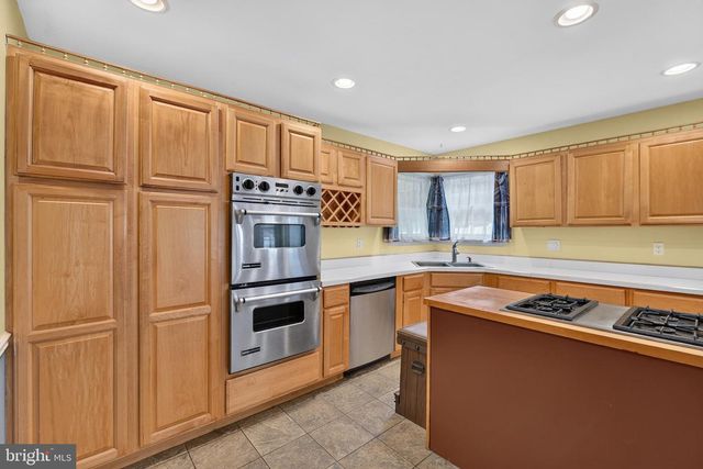 883 BRIDGETON RD, Fawn Grove, PA 17321