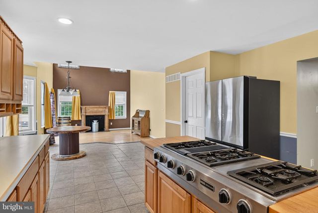 883 BRIDGETON RD, Fawn Grove, PA 17321