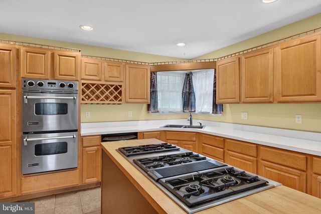 883 BRIDGETON RD, Fawn Grove, PA 17321