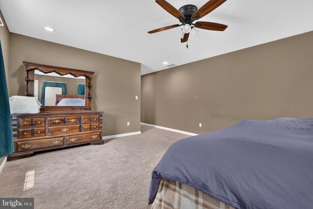 883 BRIDGETON RD, Fawn Grove, PA 17321