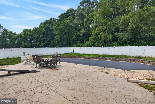 883 BRIDGETON RD, Fawn Grove, PA 17321