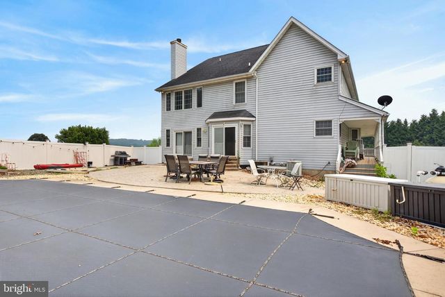 883 BRIDGETON RD, Fawn Grove, PA 17321