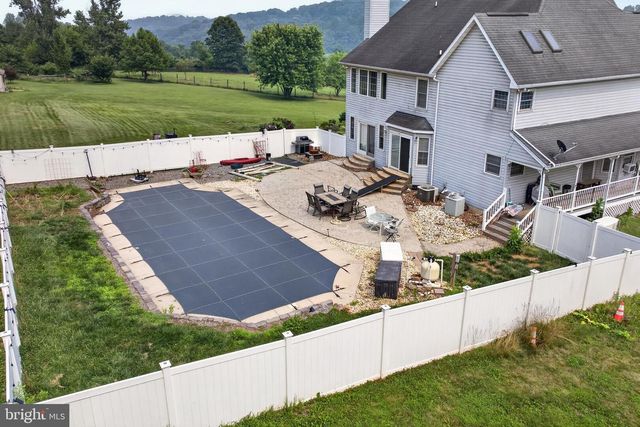 883 BRIDGETON RD, Fawn Grove, PA 17321