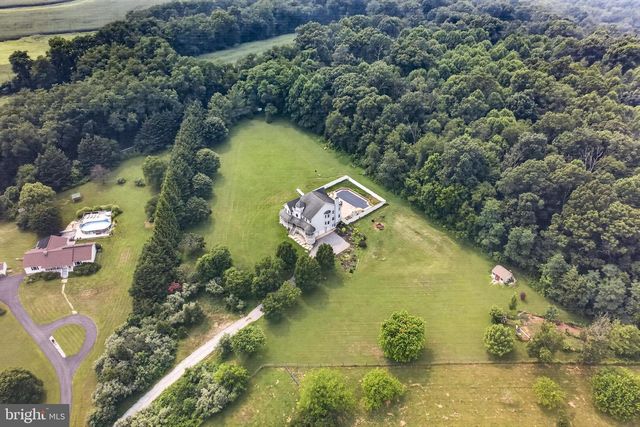 883 BRIDGETON RD, Fawn Grove, PA 17321