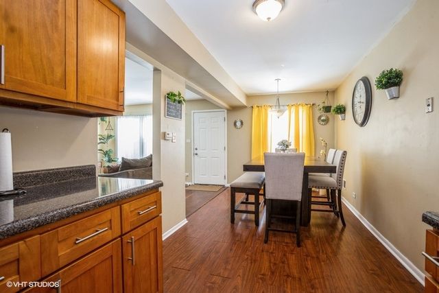 1797 Queensbury Circle, Hoffman Estates, IL 60169