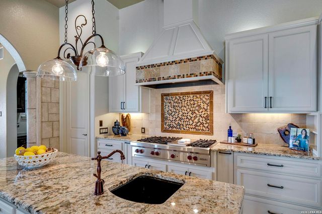 586 Clubs Drive, Boerne, TX 78006