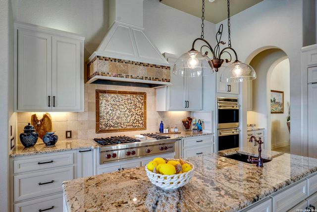 586 Clubs Drive, Boerne, TX 78006