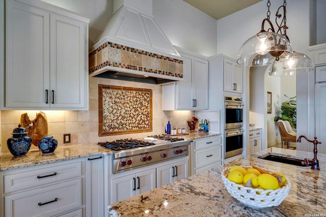 586 Clubs Drive, Boerne, TX 78006