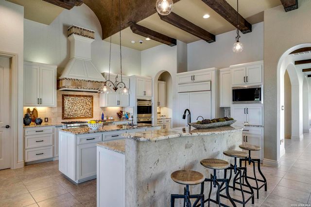 586 Clubs Drive, Boerne, TX 78006