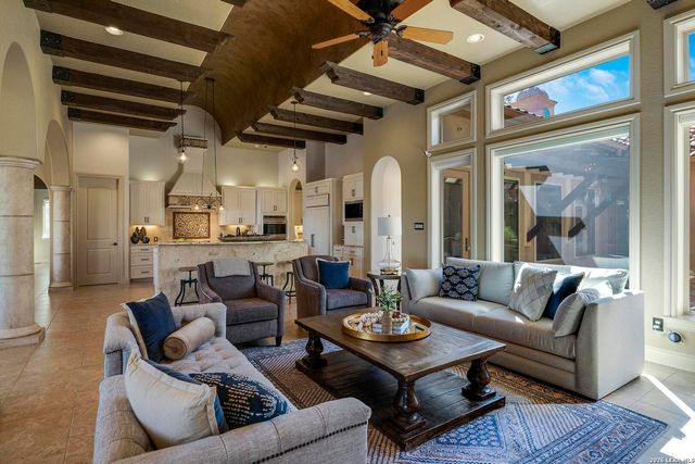 586 Clubs Drive, Boerne, TX 78006