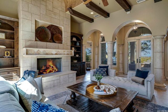 586 Clubs Drive, Boerne, TX 78006