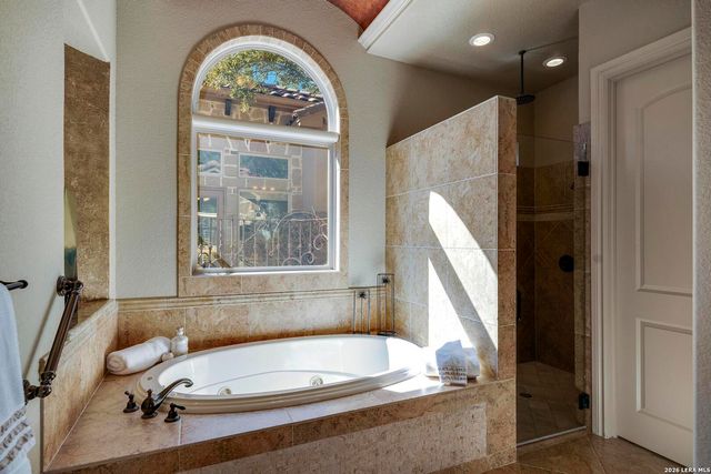 586 Clubs Drive, Boerne, TX 78006