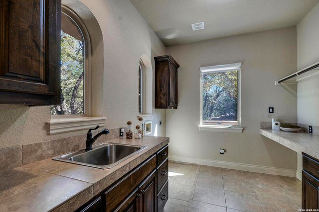 586 Clubs Drive, Boerne, TX 78006