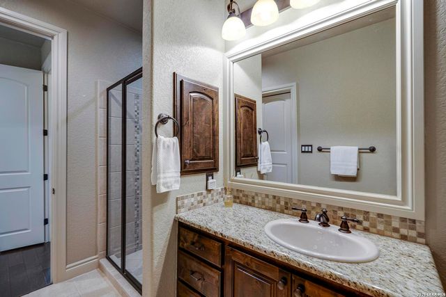 586 Clubs Drive, Boerne, TX 78006