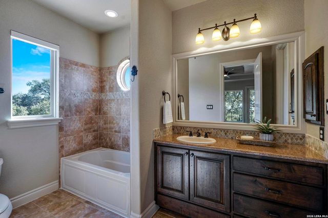 586 Clubs Drive, Boerne, TX 78006