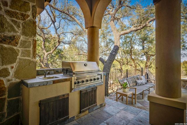 586 Clubs Drive, Boerne, TX 78006