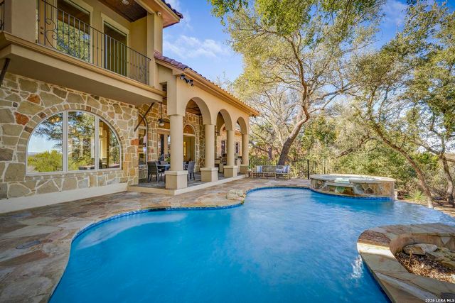 586 Clubs Drive, Boerne, TX 78006